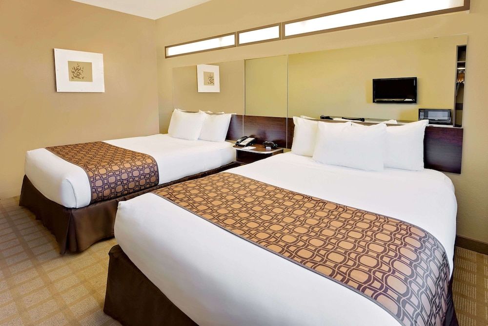 Room, 2 Queen Beds, Accessible, Non Smoking (Mobility)