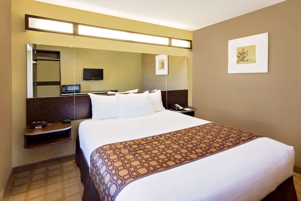 Room, 1 Queen Bed, Accessible, Non Smoking (Mobility)