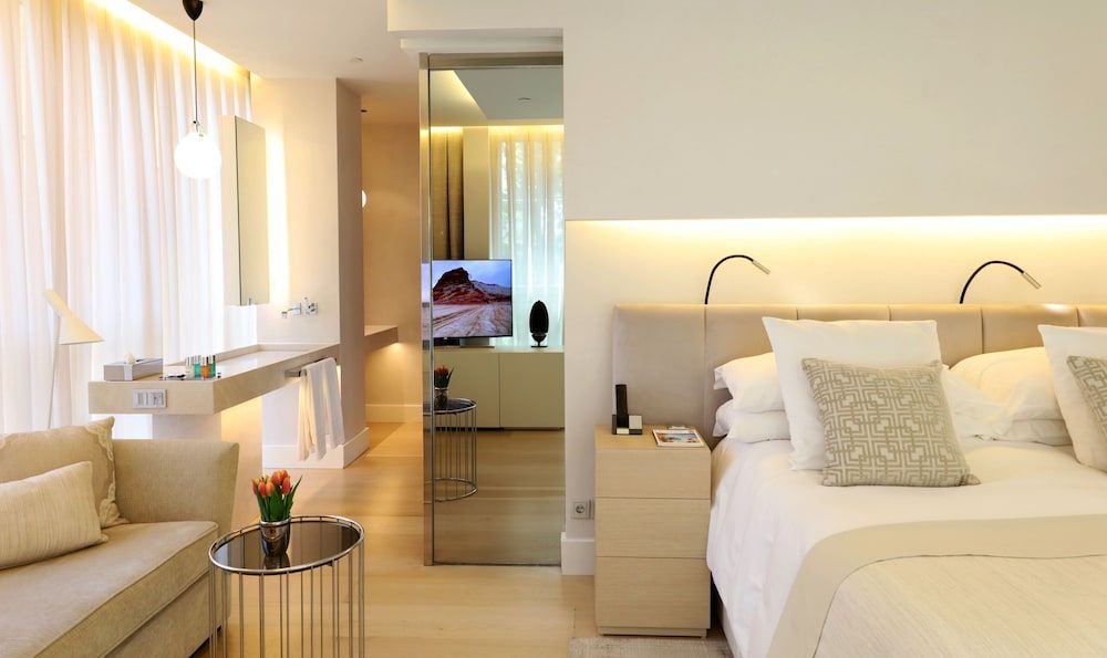 ABaC H&R Barcelona Monument Deluxe Room 13