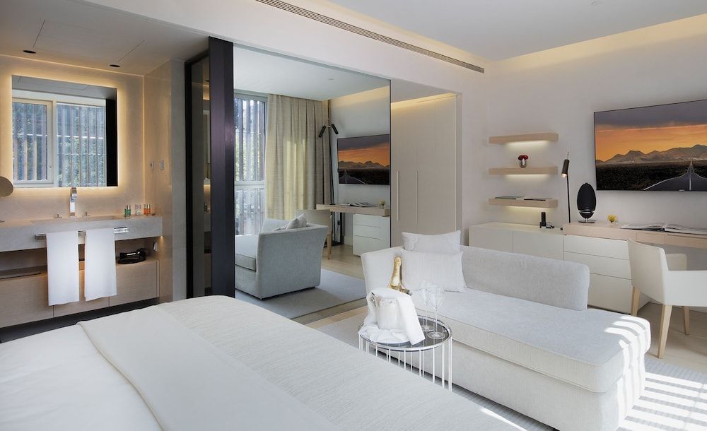 ABaC H&R Barcelona Monument Deluxe Room 2