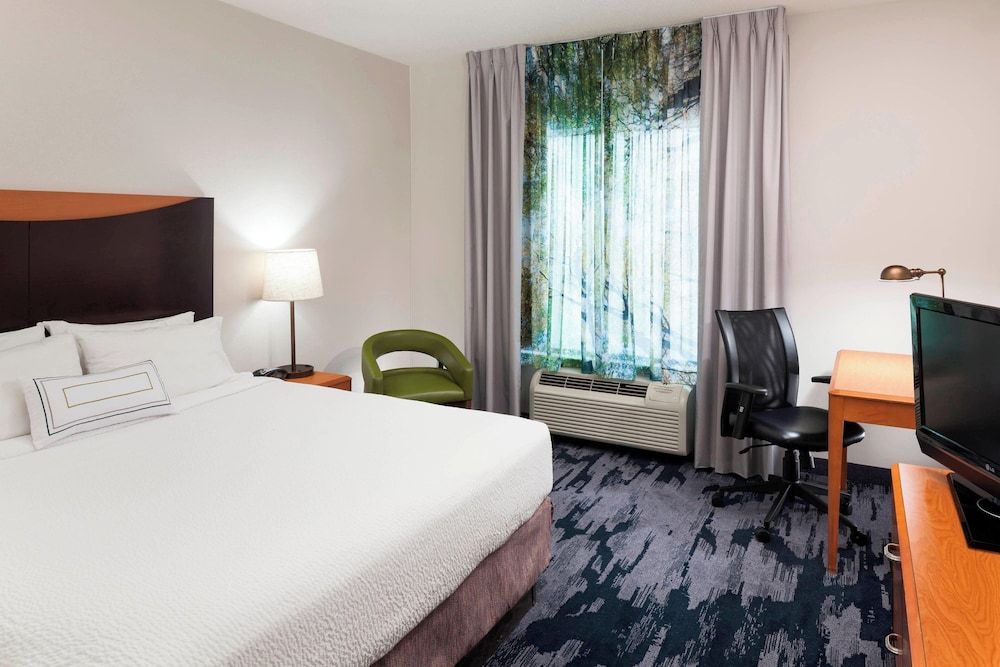 Room, 1 King Bed (Mobility/Hearing Accessible, Tub)