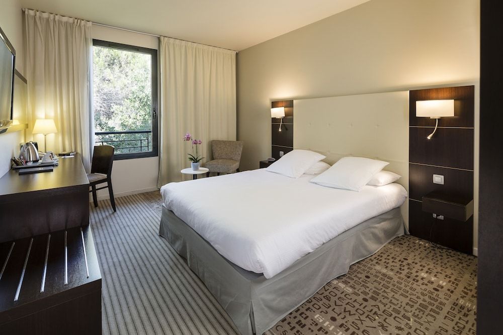Superior Room, 1 Queen Bed, Garden View