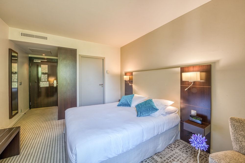 Superior Room, 1 Queen Bed, Garden View