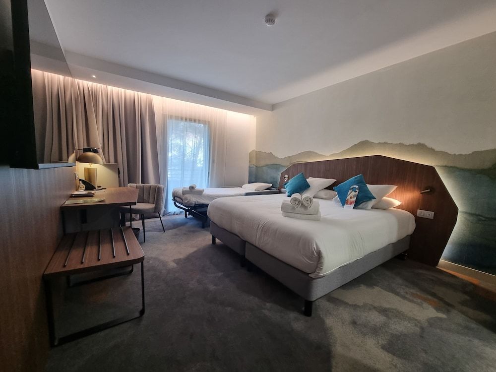 Privilege, Room, 1 King Bed with Sofa bed, Balcony, Garden View