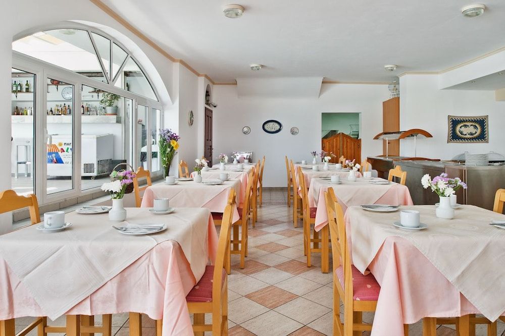 undefined Hotel Makarios 8