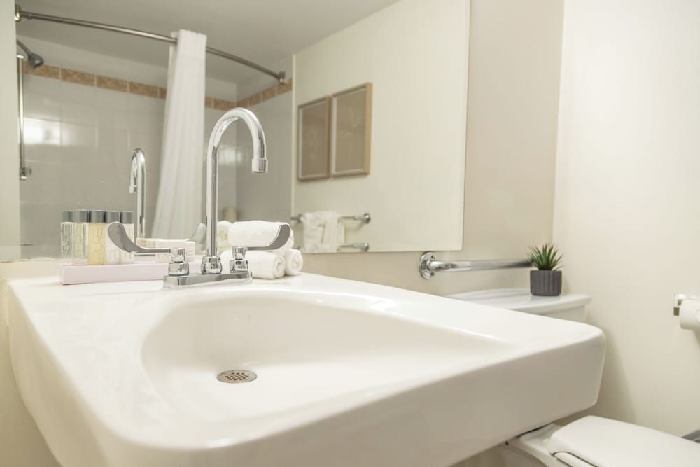 undefined Hotel Faubourg Montreal 9