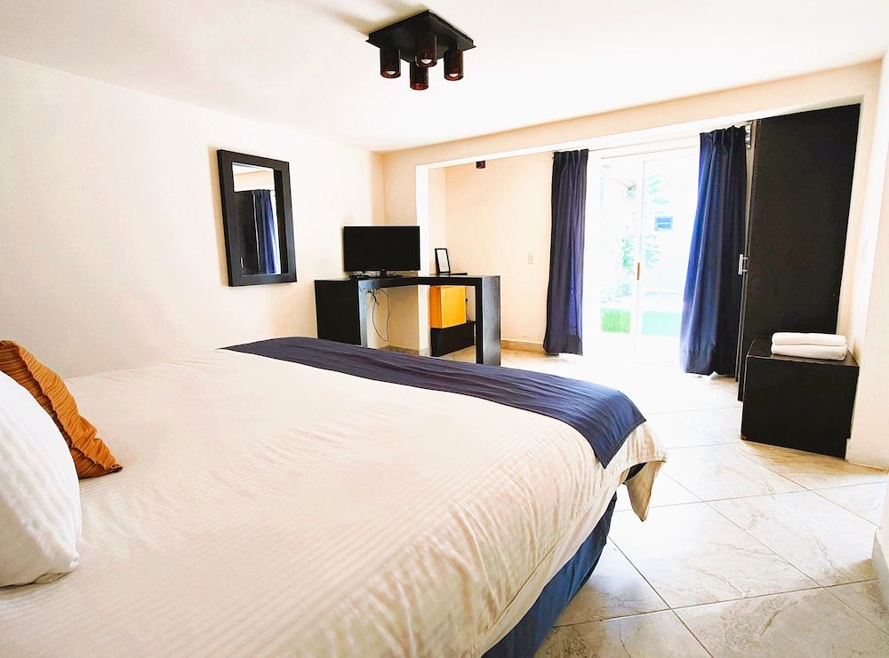 Hotel Jardines del Centro Deluxe Room