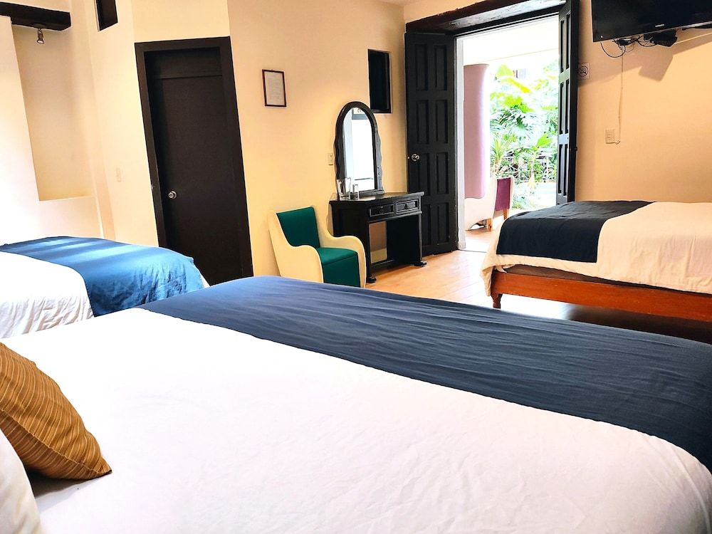 Hotel Jardines del Centro Comfort Triple Room 3