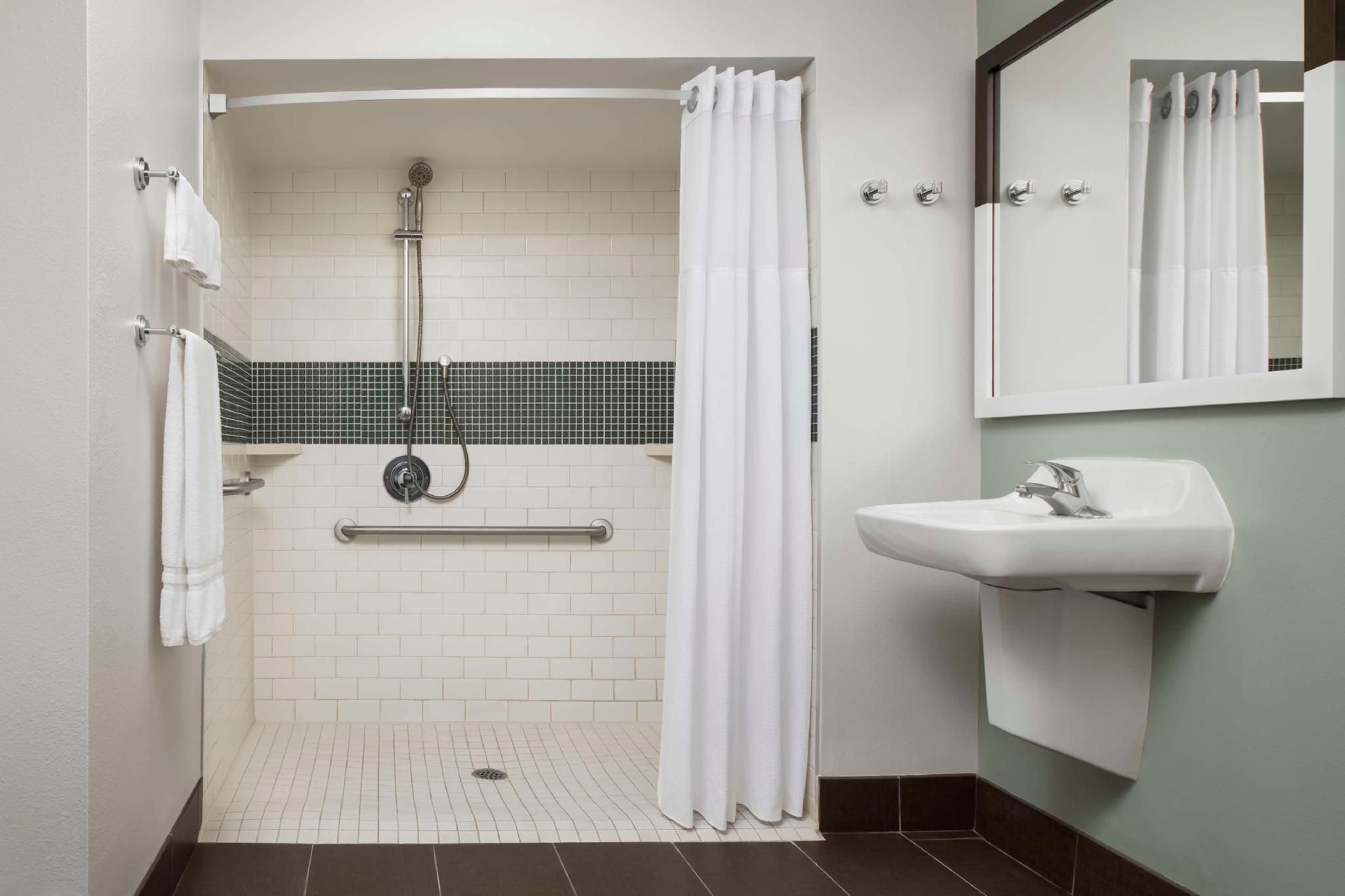 Mobility Accessible One Bedroom Suite Queen Bathtub