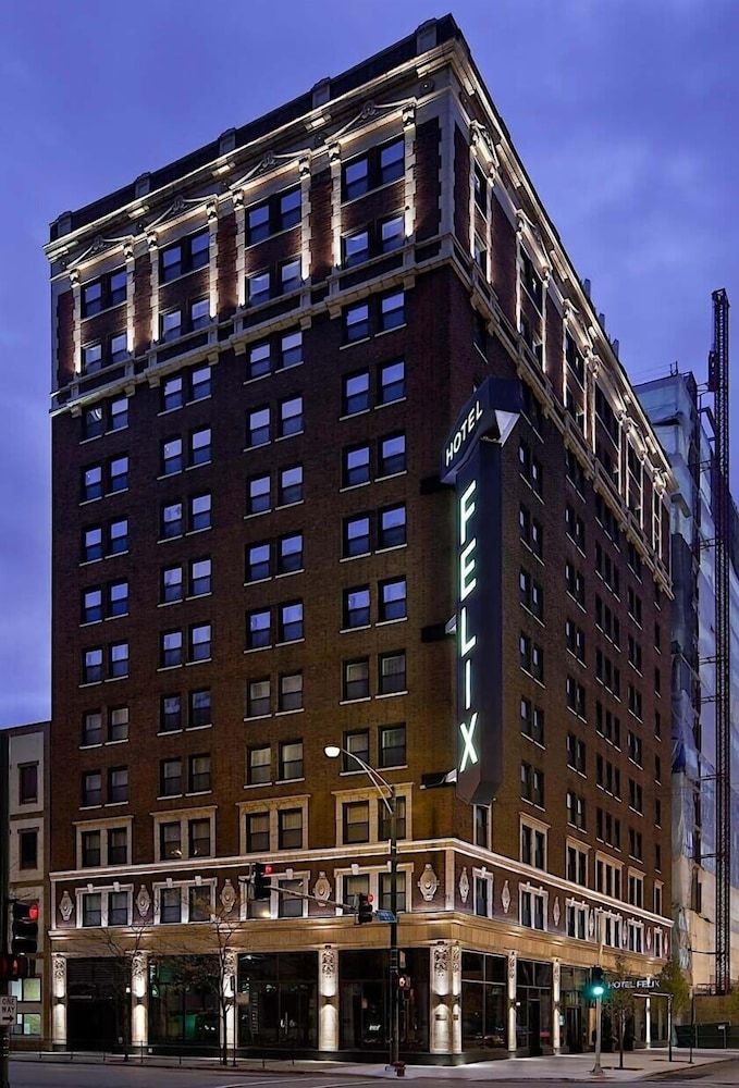undefined Hotel Felix River North/Magnificent Mile 7