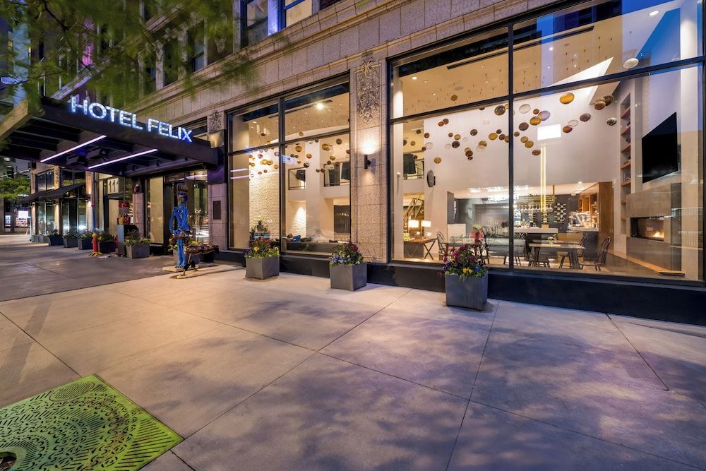 undefined Hotel Felix River North/Magnificent Mile 10