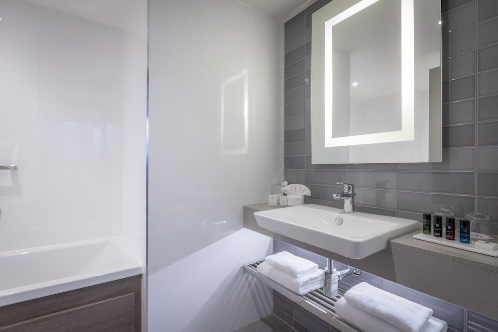 undefined Clayton Hotel Dublin Airport 6