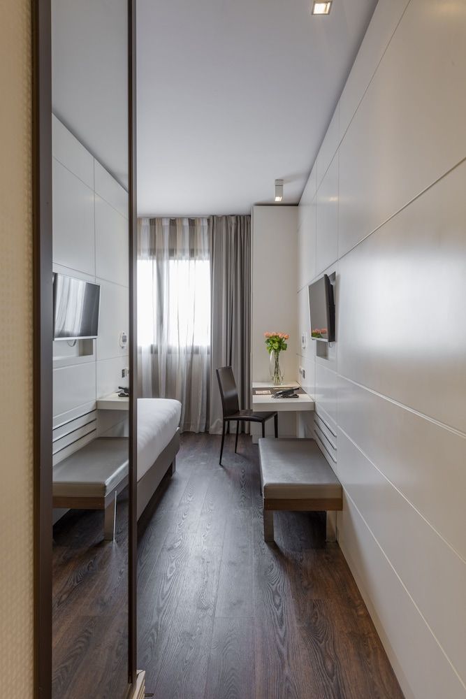 H10 Roma Città Standard Double or Twin Room 13