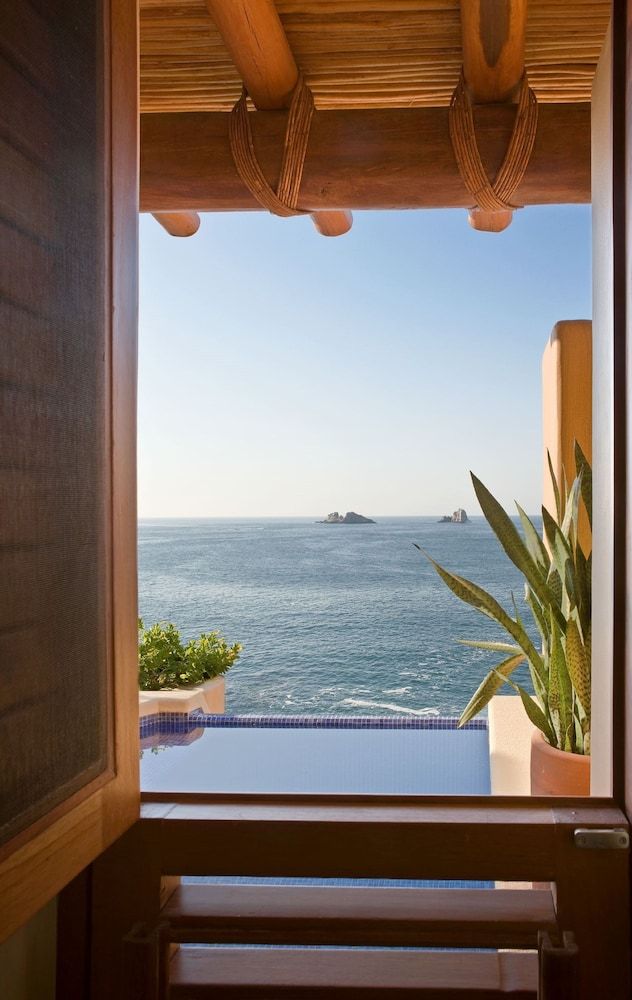 Cala de Mar Resort & Spa Ixtapa Cliffside Ocean Front Suite 4