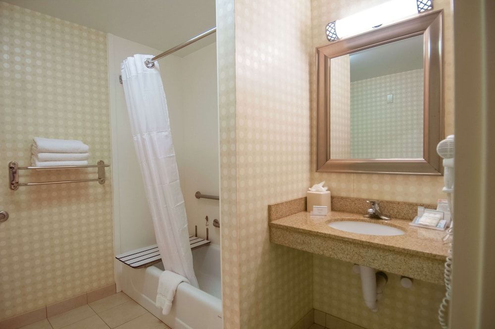 Suite, 2 Queen Beds, Accessible