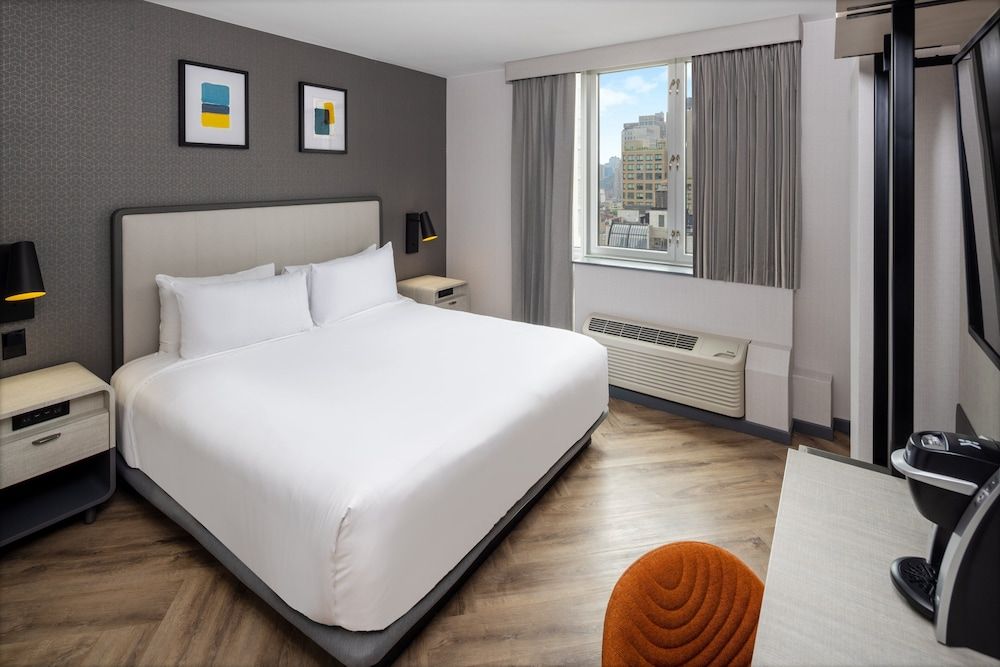 voco Times Square South New York by IHG Premium Room, 1 Double Bed, City View 2