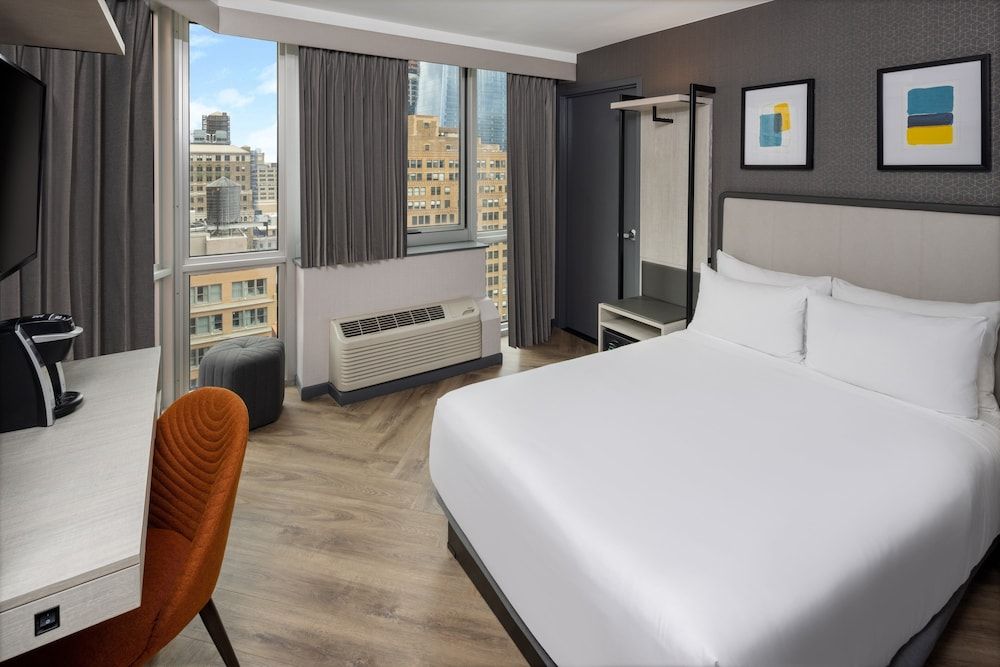 voco Times Square South New York by IHG Premium Room, 1 Double Bed, City View 3