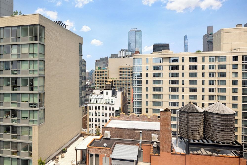 voco Times Square South New York by IHG Premium Room, 1 Double Bed, City View 8