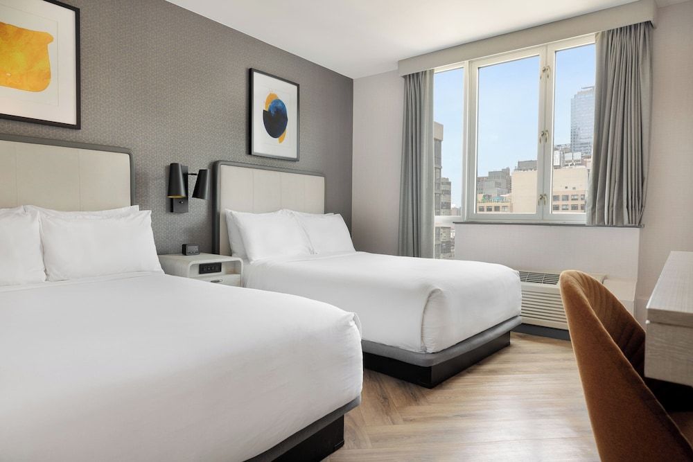 voco Times Square South New York by IHG Premium Room, 1 Double Bed, City View 5