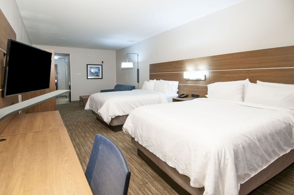 Suite, 2 Queen Beds, Accessible (Mobility, Accessible Tub)