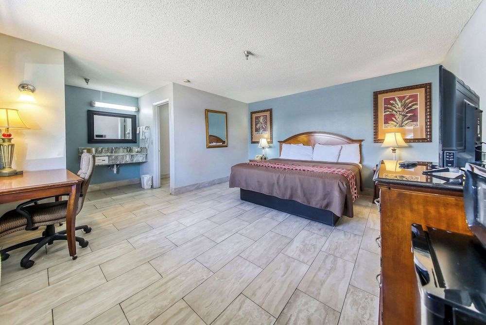 Room, 1 King Bed, Non Smoking