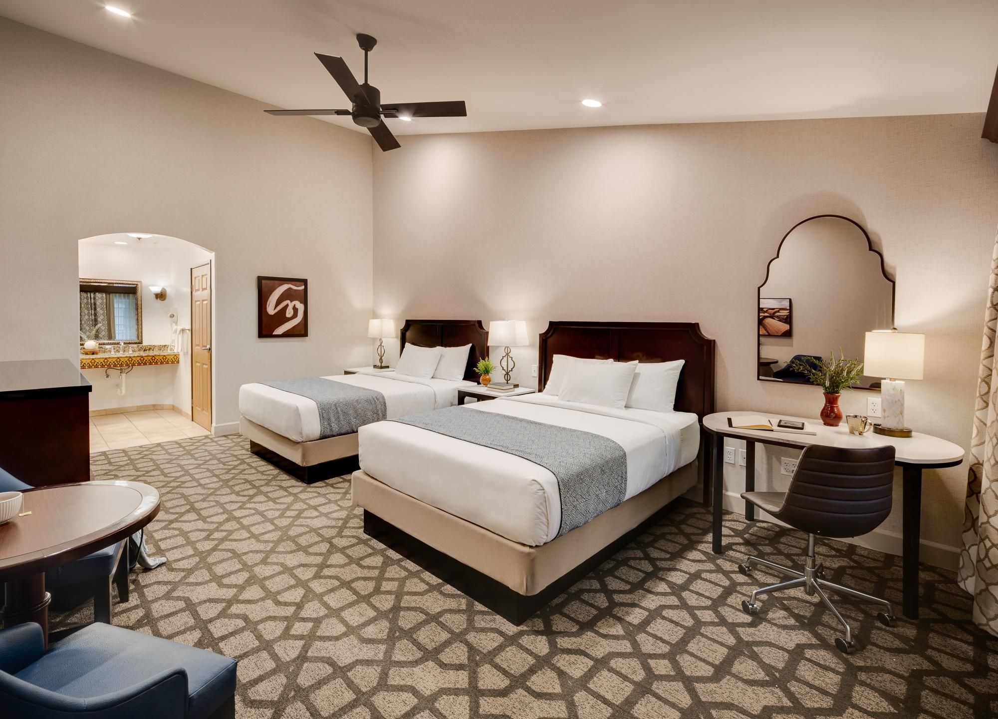 2 Queen Beds