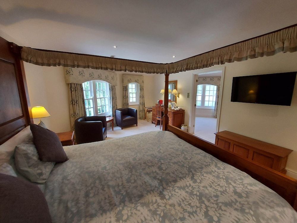 Honeymoon Suite