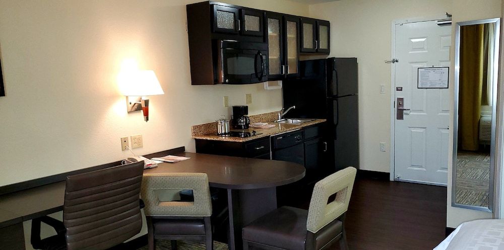 Candlewood Suites Houston Medical Center by IHG Studio Suite, 1 Queen Bed, Accessible (Mobil Tub) 2