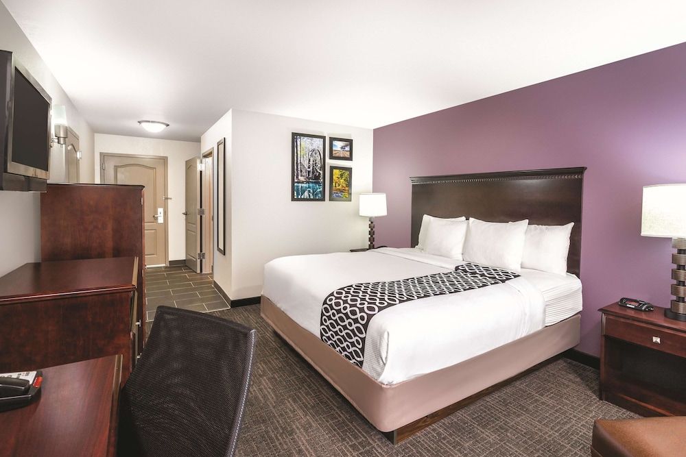 Room, 1 King Bed, Accessible, Non Smoking (Mobility)