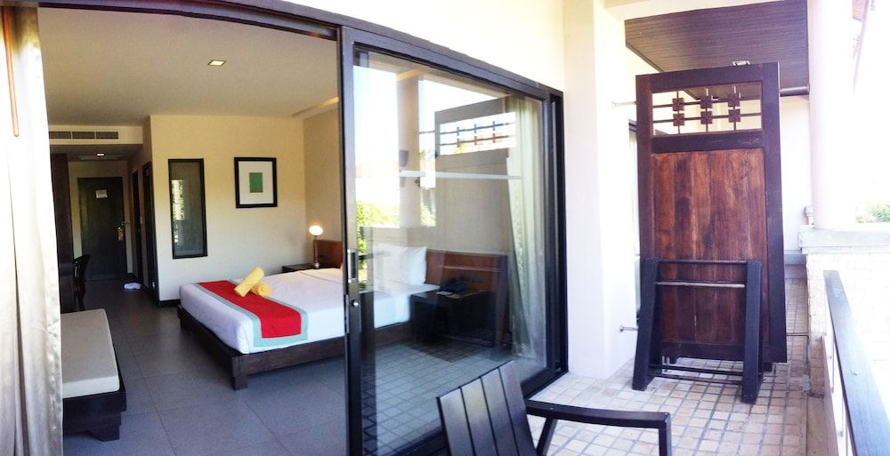 Weekender Resort Standard Room 6