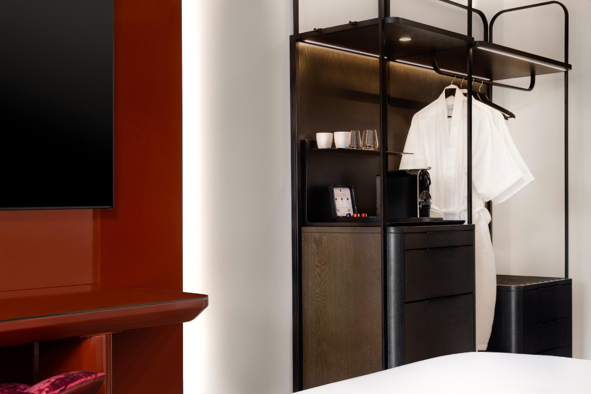 undefined Revery Toronto Downtown, Curio Collection by Hilton 7