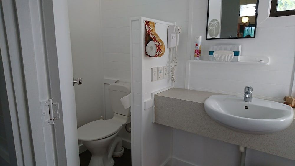 Aroa Beachside Resort Deluxe Studio with Ocean View 6