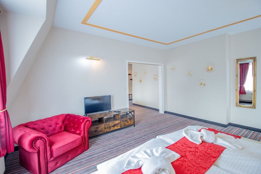 Lake View Jacuzzi Suite