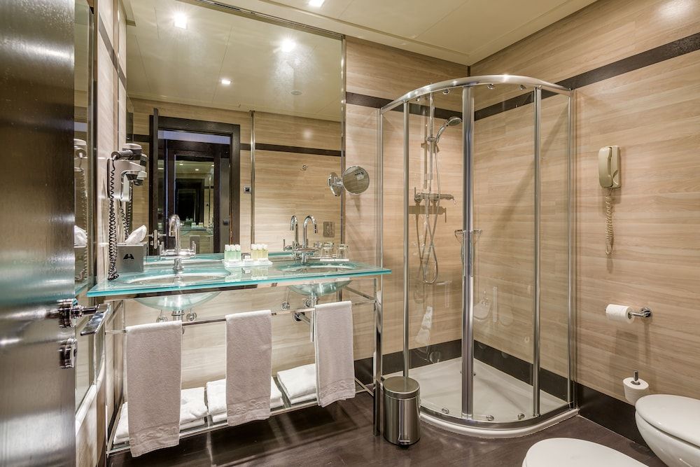 undefined Hotel Maydrit Airport 6