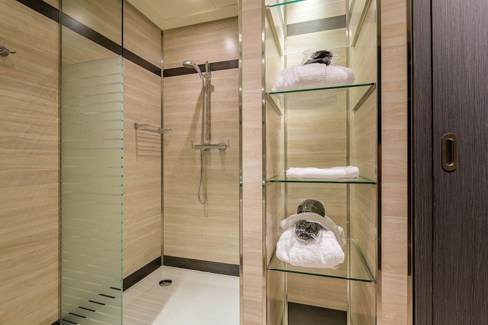 Hotel Maydrit Airport Standard Double Room 3