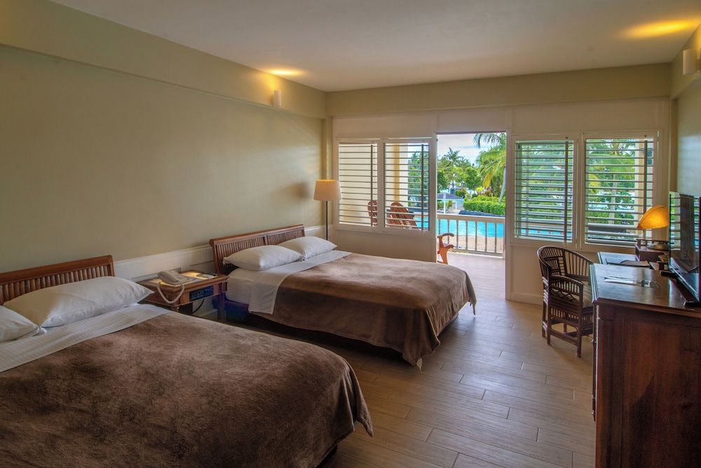 Plantation Bay Resort and Spa Upper-Level Beachside Room 3