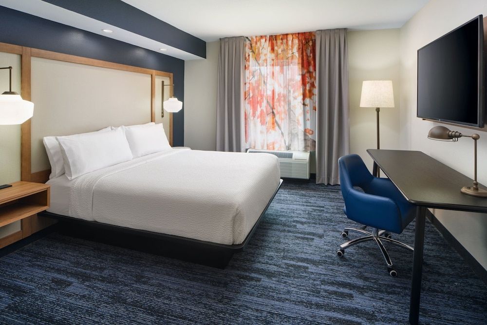 Suite, 1 King Bed with Sofa bed (Hearing Accessible)