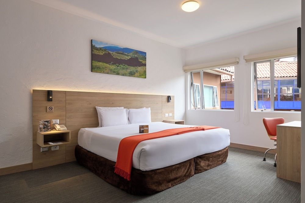 Superior Room, 1 Queen Bed, Courtyard View