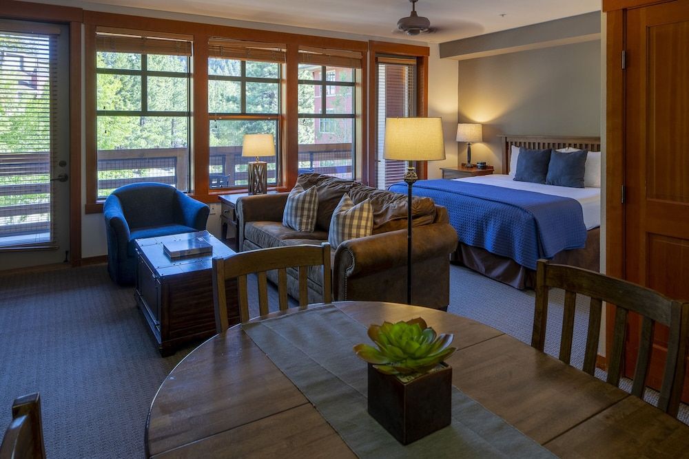 The Village Lodge Condo (Studio Condominium - Sleeps 4) 2