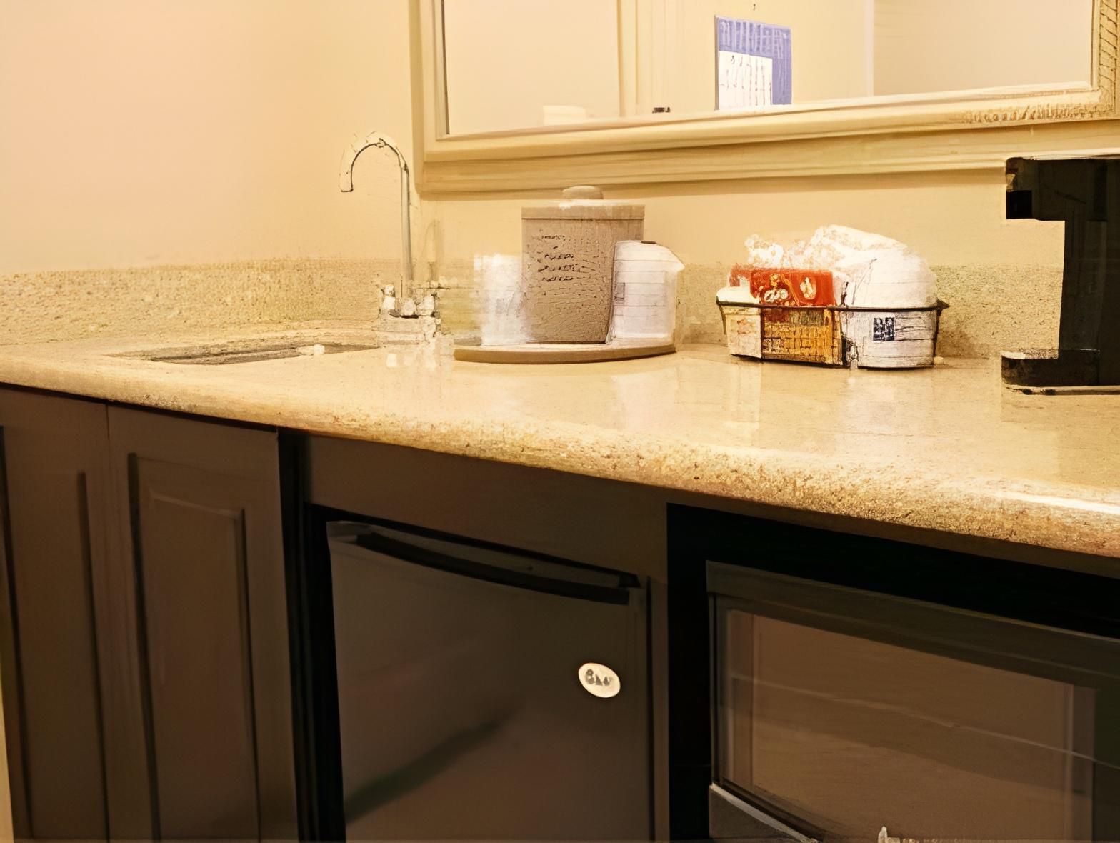 1 KING BED STUDIO SUITE W/ SOFABED NONSMOK