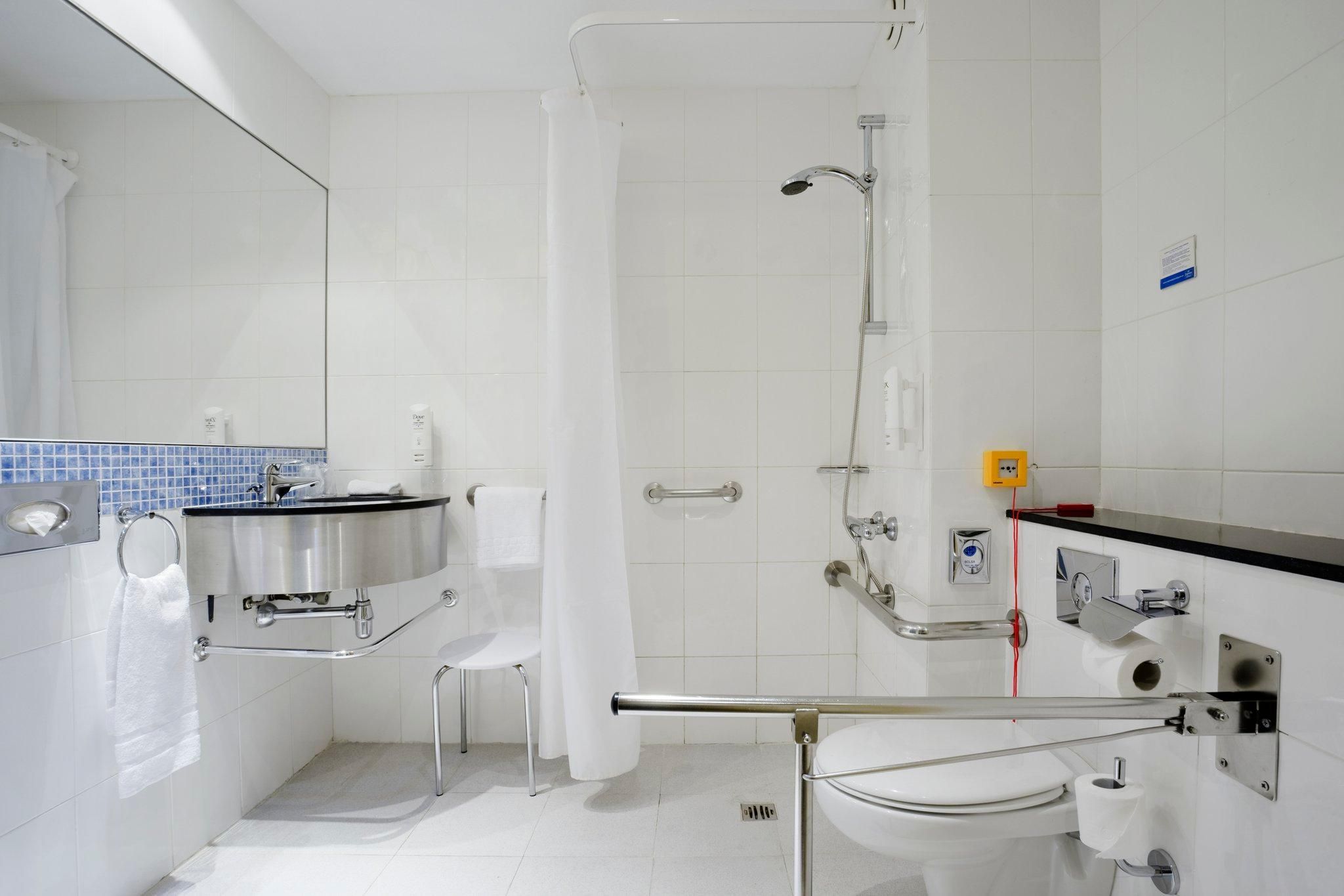 2 Bed Mobility Accessible Tub Non-smoking