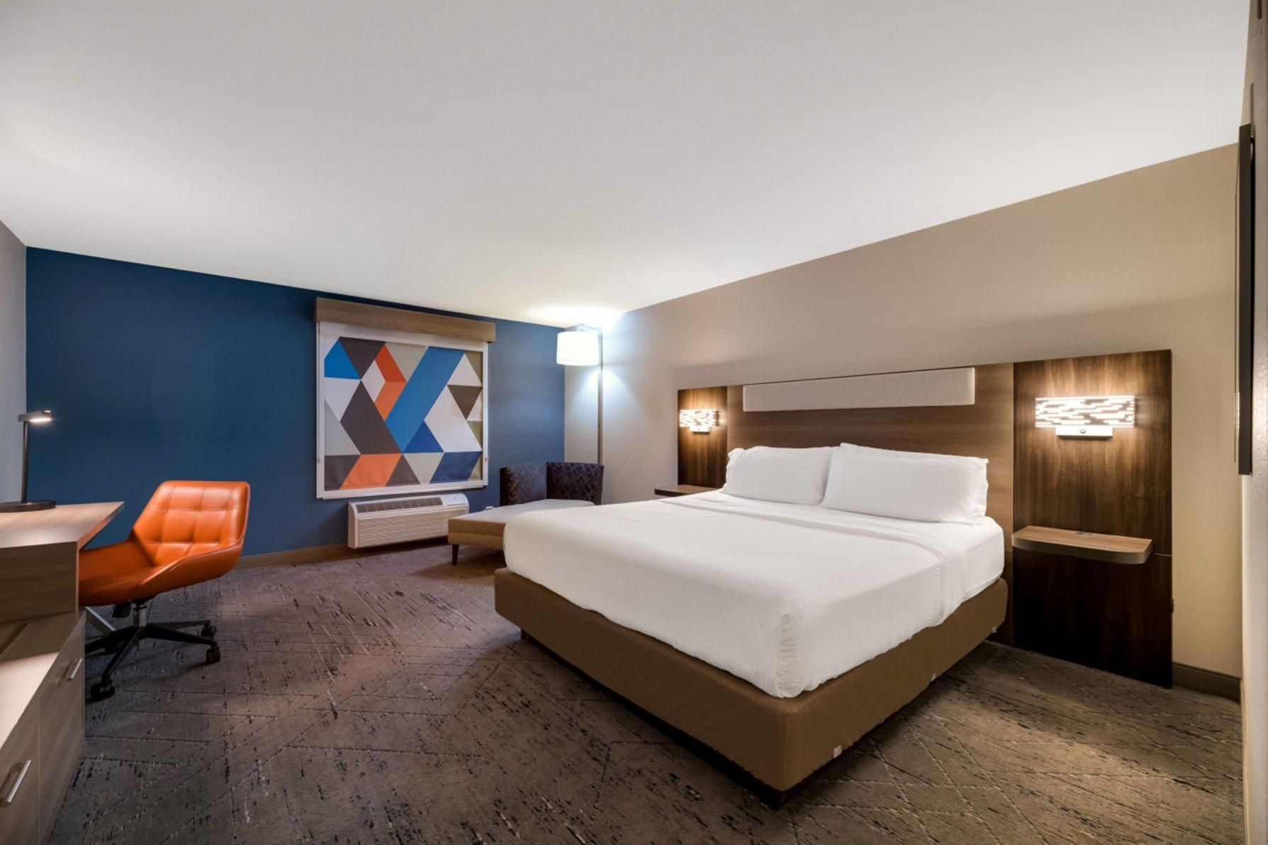 1 King Bed Non-Smoking