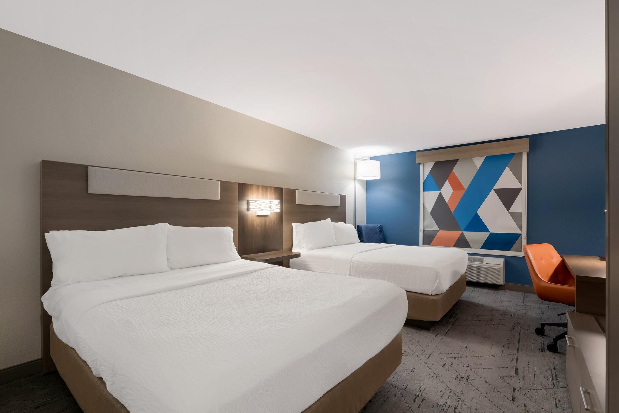 2 Queen Beds Standard Pet Friendly