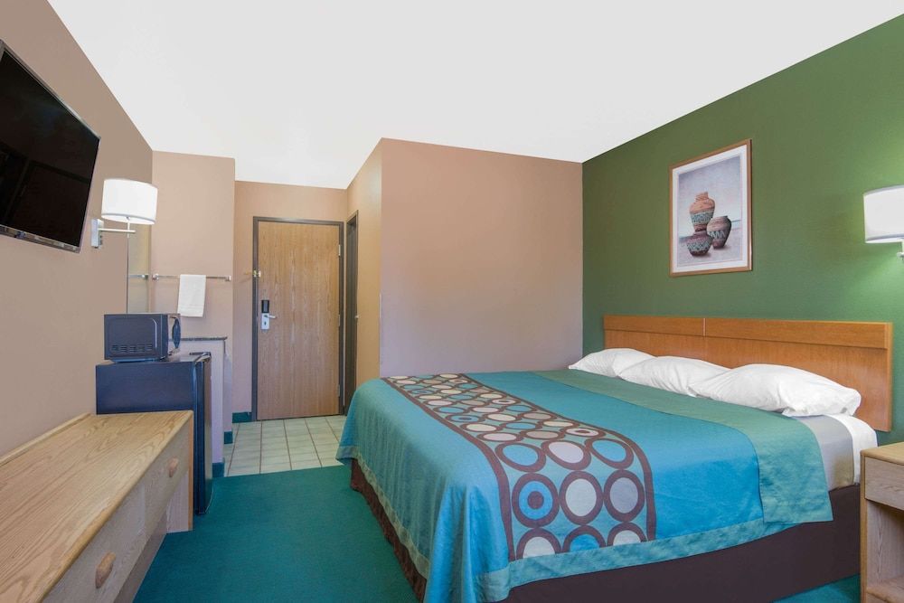 Standard Room, 1 King Bed