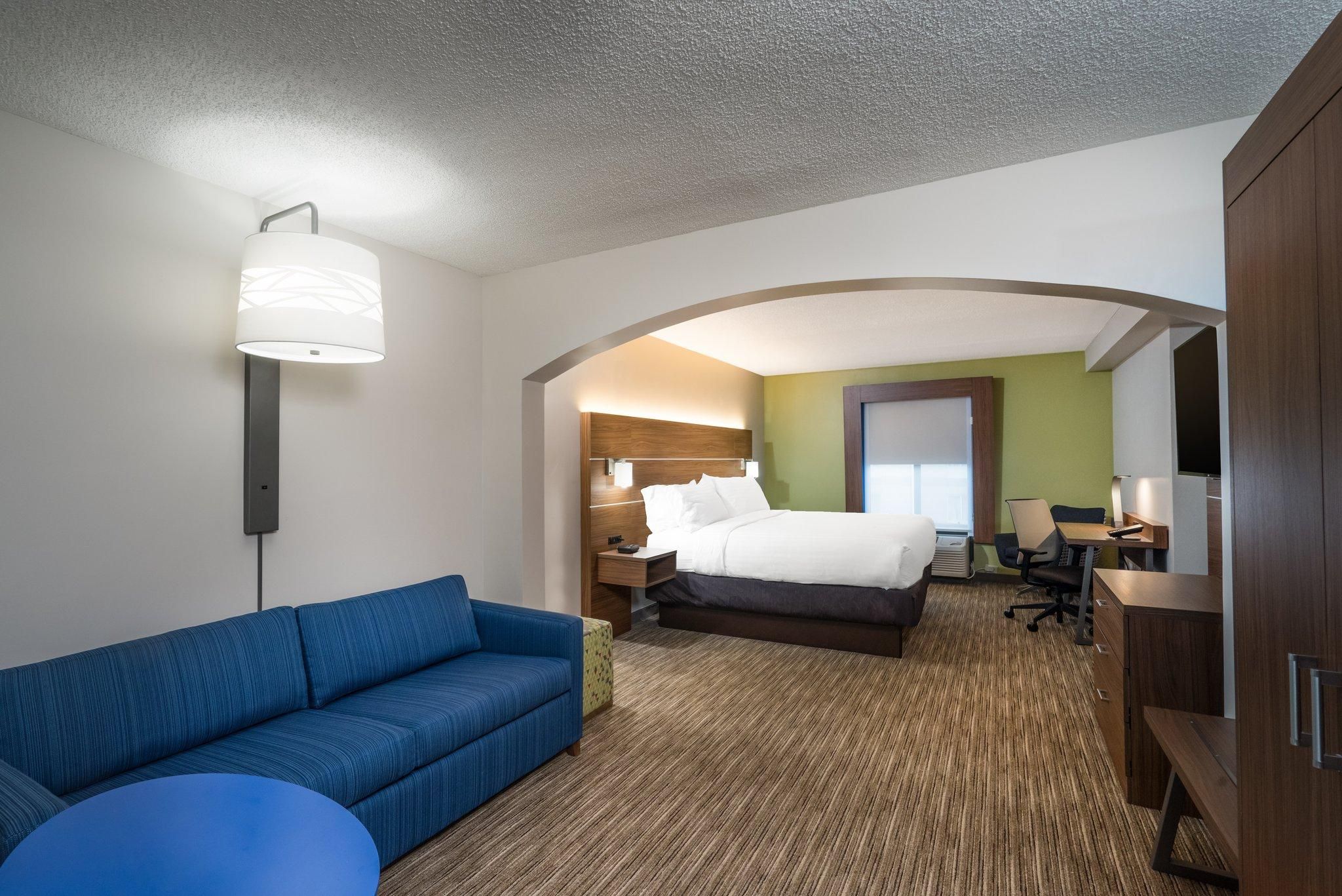 1 King Bed 1 Bedroom Suite