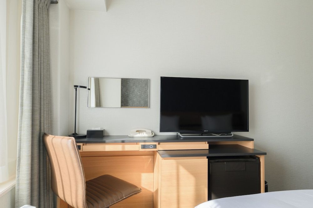 Standard Room, 2 Twin Beds (Mid Floor)