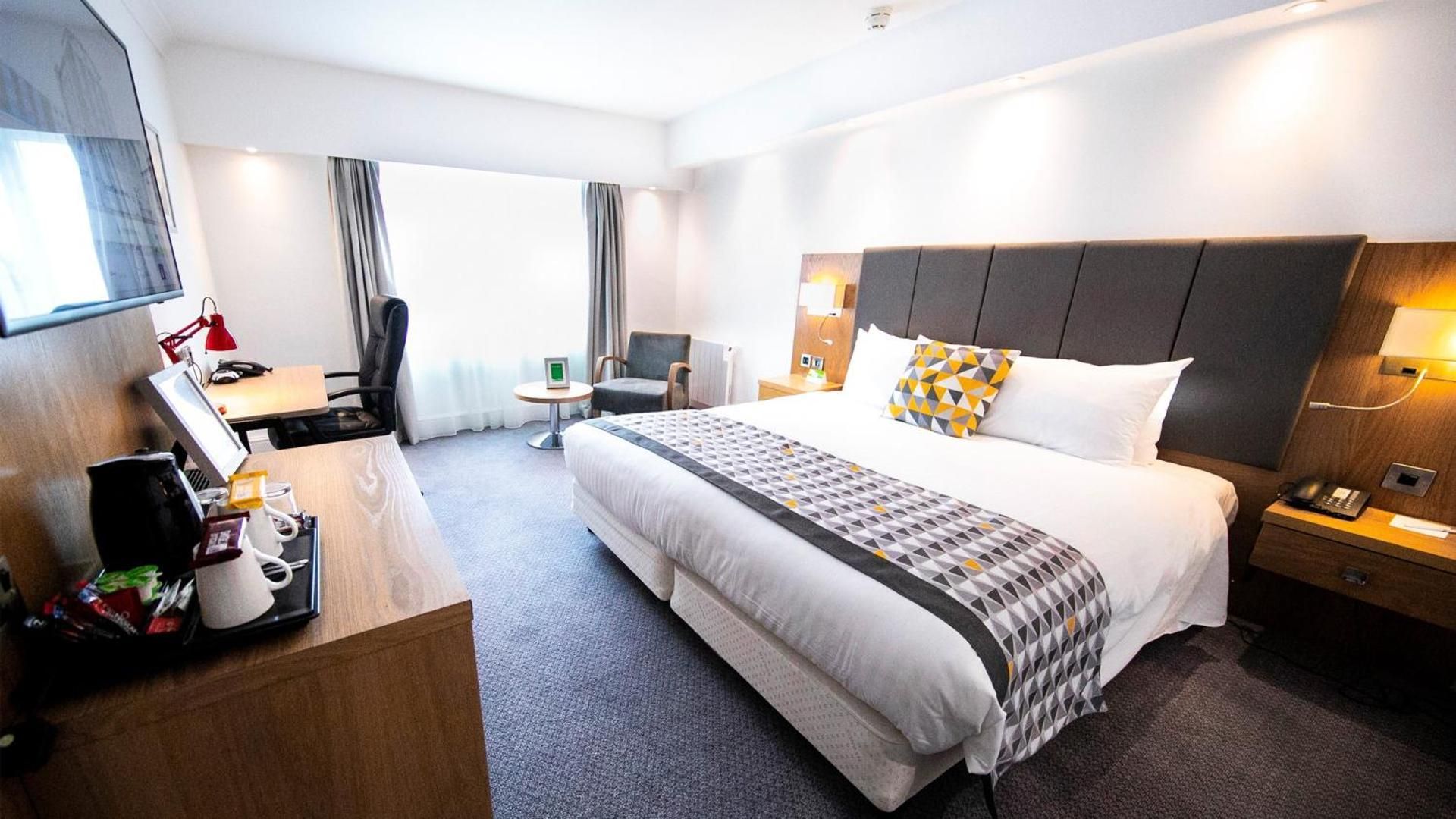 1 King Bed Premium