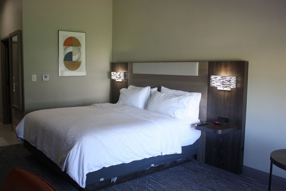 Standard Room, 1 King Bed, Accessible (Communication Accessible)