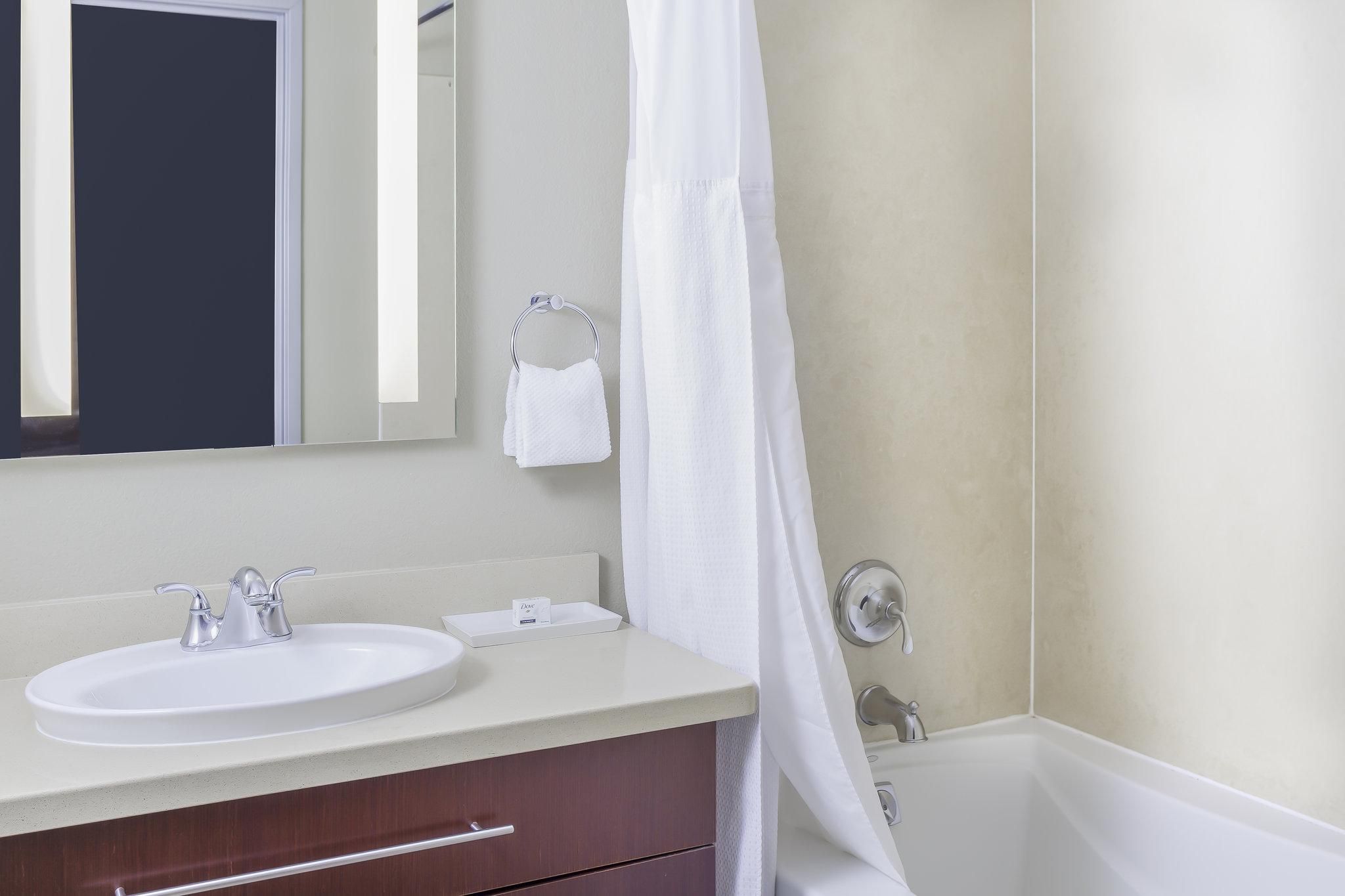 Staybridge Suites: Las Vegas - Stadium District by IHG 2 Queen Studio Suite 2