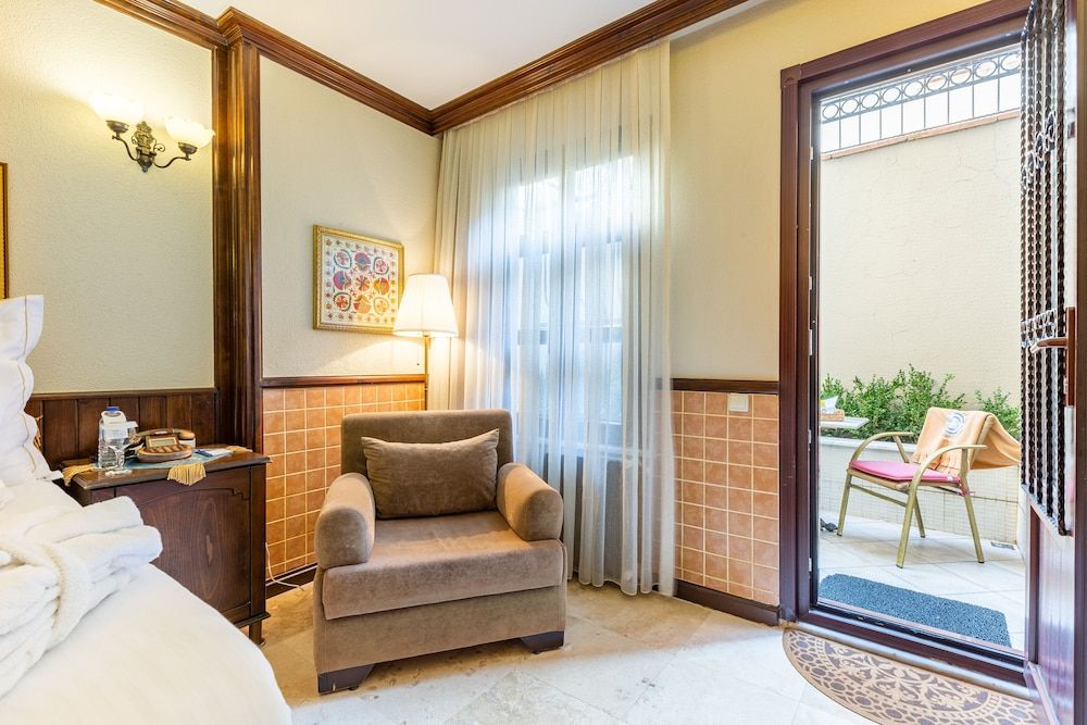 Best Point Hotel Double Room with Private Hammam & Garden-Ground Floor 20m2 10